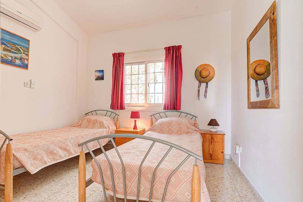 Beachside Villa. Sea and beach views. Free Paphos airport transfers free aircon in Paphos, South Cyprus