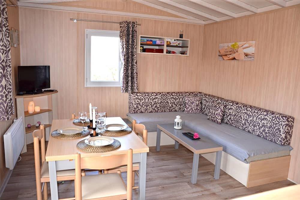 Chalet au Domaine du Pré avec piscine plein air in La Chapelle-Hermier, Vallée de la Loire