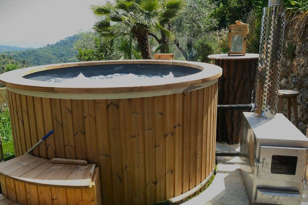 Haus-Swimmingpool und Whirlpool mit Meerblick im Herzen von Olivenbäumen in San Giacomo (Camporosso), Camporosso