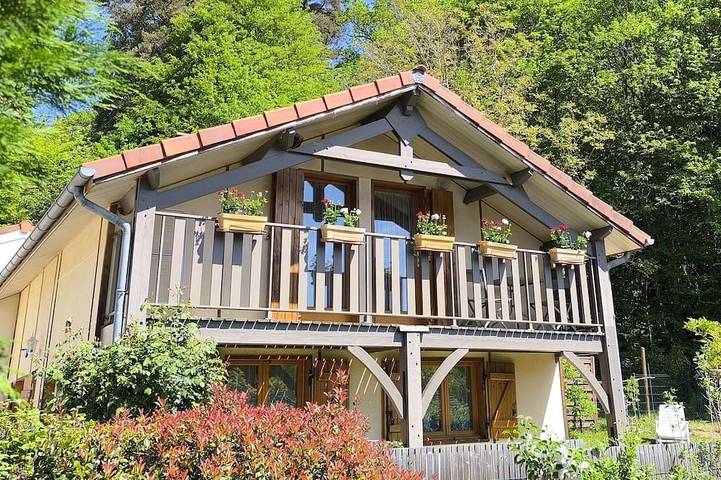 Chalet pour 7 personnes, avec Balcon ainsi que Jardin et Piscine