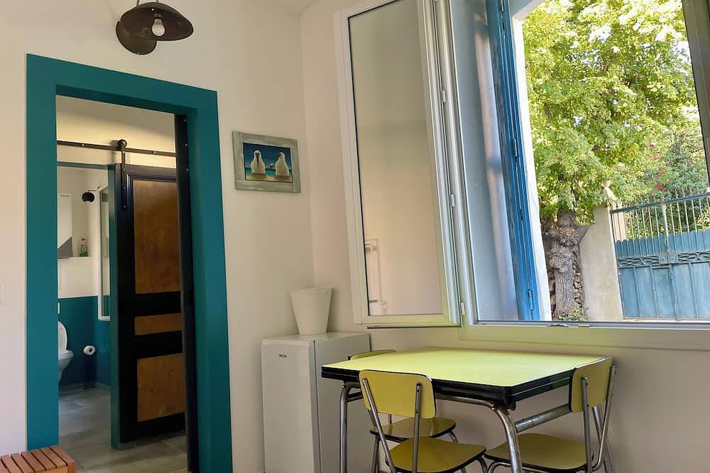 Appartement entier, Chambre et salle de bain, entrée et jardin individuels in Saint-André-de-Sangonis, Région de Lodève