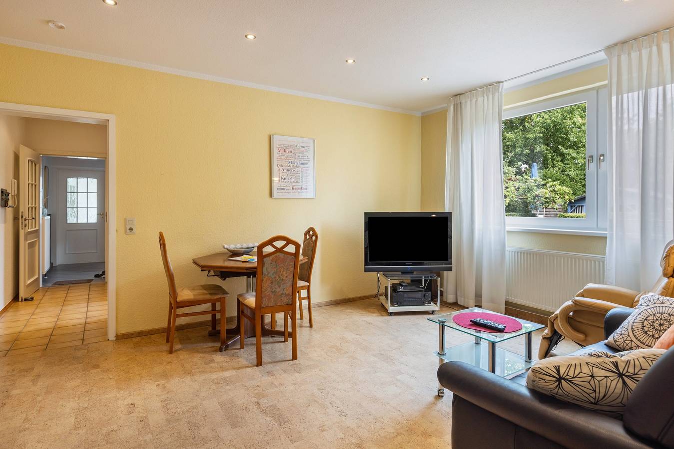 Ganze Wohnung, Ferienwohnung mit Gemeinschaftsgarten und Wlan in Lohfelden, Hessisches Bergland