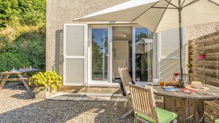 Gîte pour 4 personnes, avec terrasse ainsi que vue sur l’océan et jardin à Barbaggio