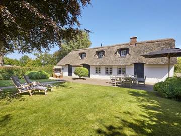 Ferienhaus für 4 Personen, mit Terrasse und Sauna sowie Garten in Oldsum