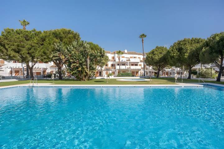 Apartamento para 5 personas, con jardín y piscina para niños en Playa La Barrosa
