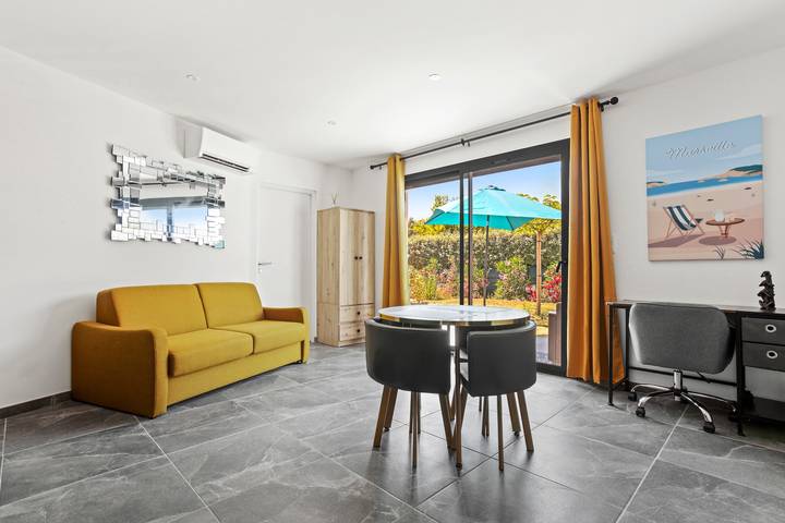 Monolocale intero, Monolocale '890' con terrazza privata, Wi-Fi e aria condizionata in Lorgues, Draguignan e dintorni