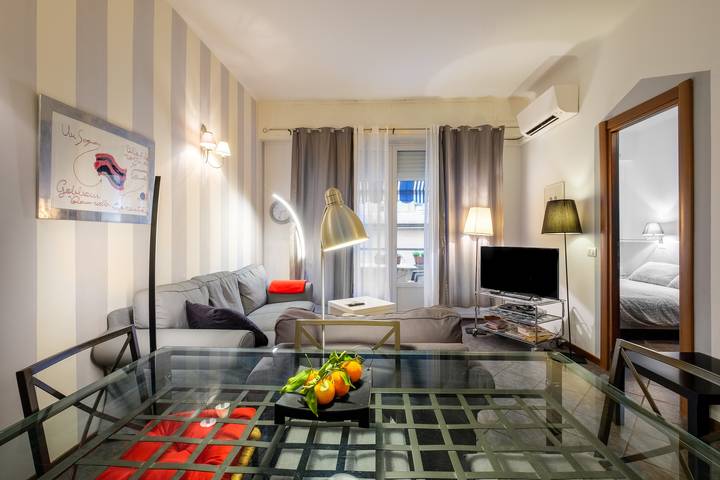 Appartamento intero, Appartamento 'Florence' con balcone, Wi-Fi e aria condizionata in Nizza, Costa mediterranea (Francia)