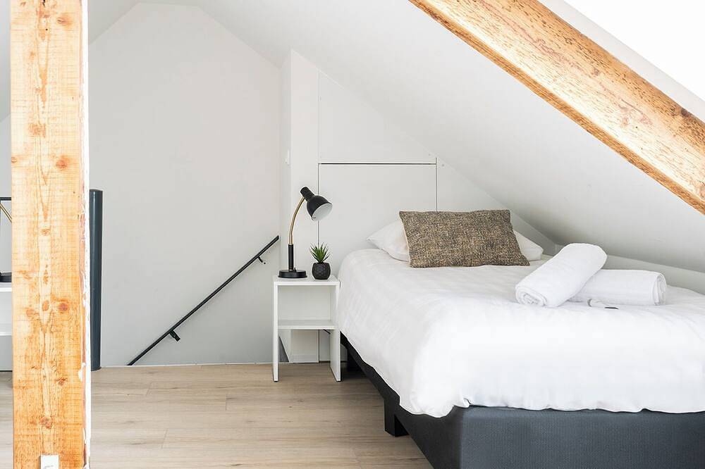 Ganze Wohnung, Gemütliche und stilvolle Wohnung für bis zu 6 Gäste im zentralen Eindhoven nahe Strijp-S. Ideal für Familien oder Freunde, mit 3 Schlafzimmern, voll ausgestatteter Küche, Waschmaschine, Trockner und kostenpflichtigem Straßenparkplatz. in Eindhoven, Nordbrabant