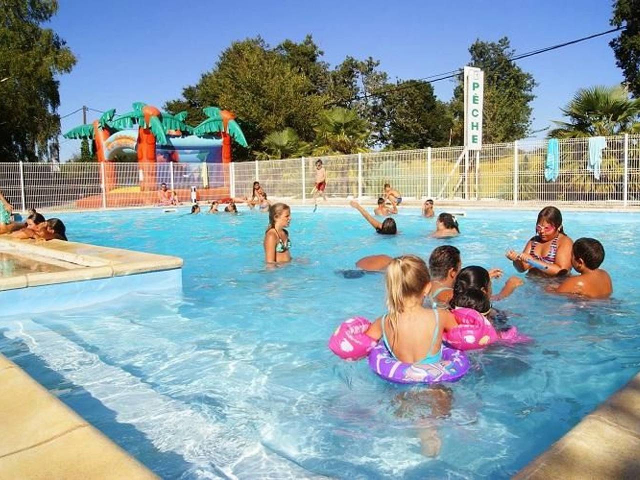 Mobil home avec Terrasse - Confort pour 2 personnes in Saint-Sornin, Région de Rochefort