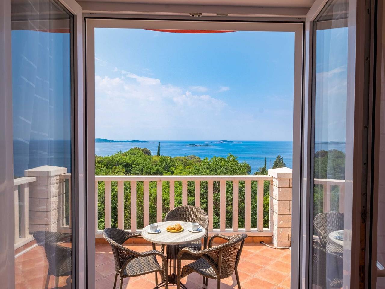 Entire apartment, Villa Panorama Dubrovnik (S1) - Deluxe Double Room with Terrace and Sea View in Plat, Dubrovnik-Neretva