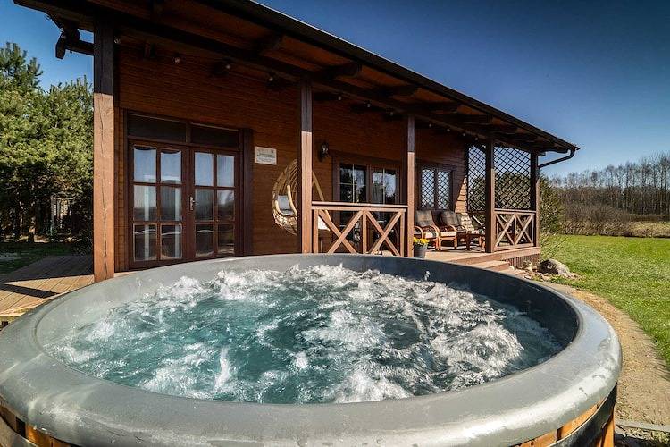 Ferienhaus mit Sauna, Whirlpool und privatem Teich in Tucheler Heide