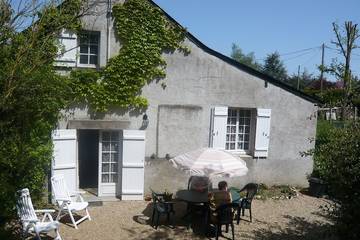 Gîte pour 3 personnes, avec terrasse et jardin à Mûrs-Erigné
