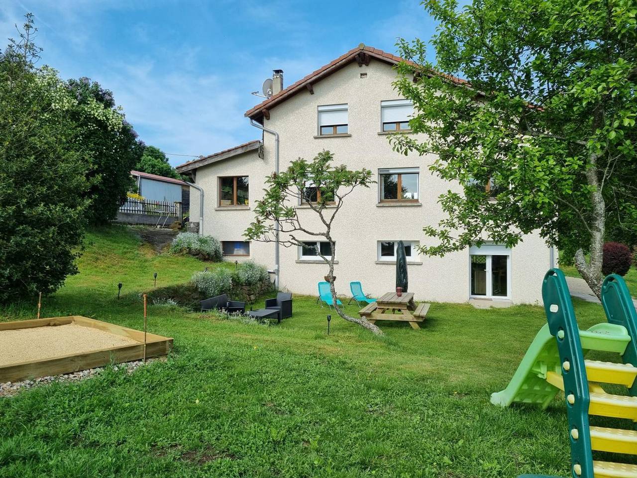 Gîte 4 pers. rénové avec jardin à La Versanne, Animaux acceptés in La Versanne, Parc Naturel Régional du Pilat