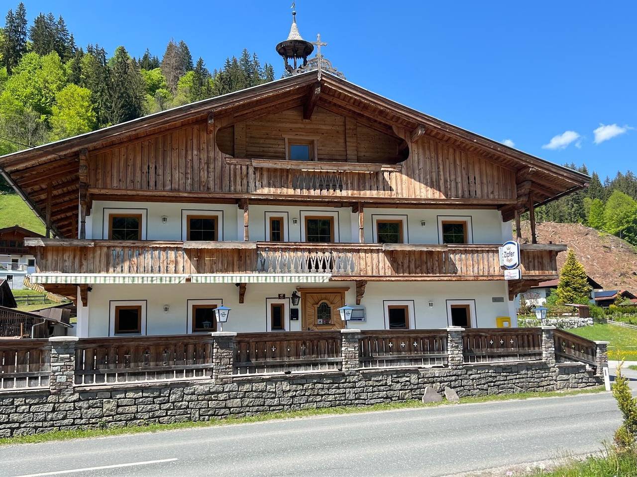 Zimmer '4' mit Bergblick, gemeinsamer Terrasse und Wlan in Hopfgarten im Brixental, Kaisergebirge