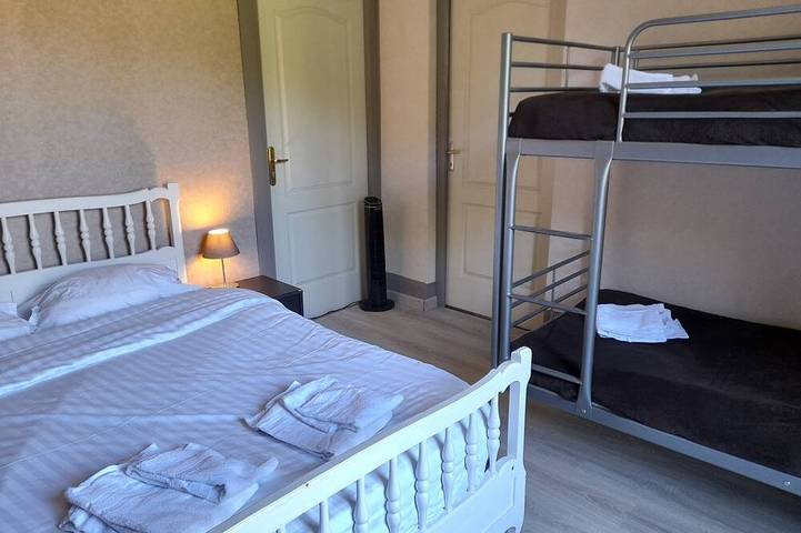 Ganze Wohnung, „Vivaldi“ Wohnung 4 Personen im Morvan in Saint-Honoré-les-Bains, Naturpark Morvan
