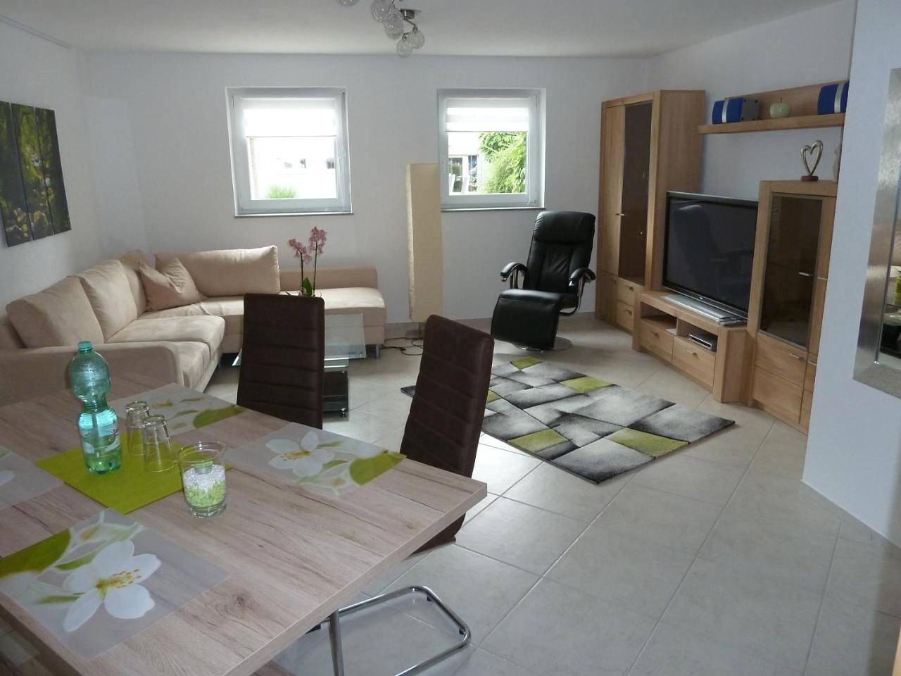 Appartement entier, Apartment with Terrace in Gottmadingen, Hegau