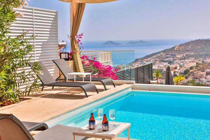 Vakantiehuis voor 9 personen, with zwembad and tuin as well as uitzicht, kindvriendelijk in Kalkan