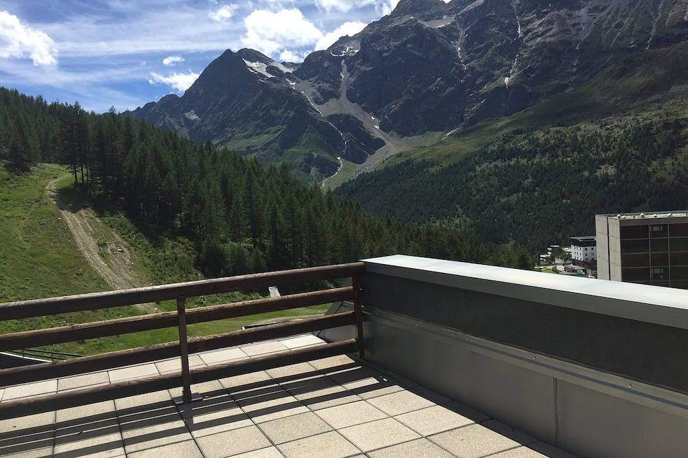 Appartamento intero, Bilocale panormaico con terrazzi a Cervinia. Fronte piste da sci. Wifi incluso. in Cervinia Cielo Alto, Valtournenche