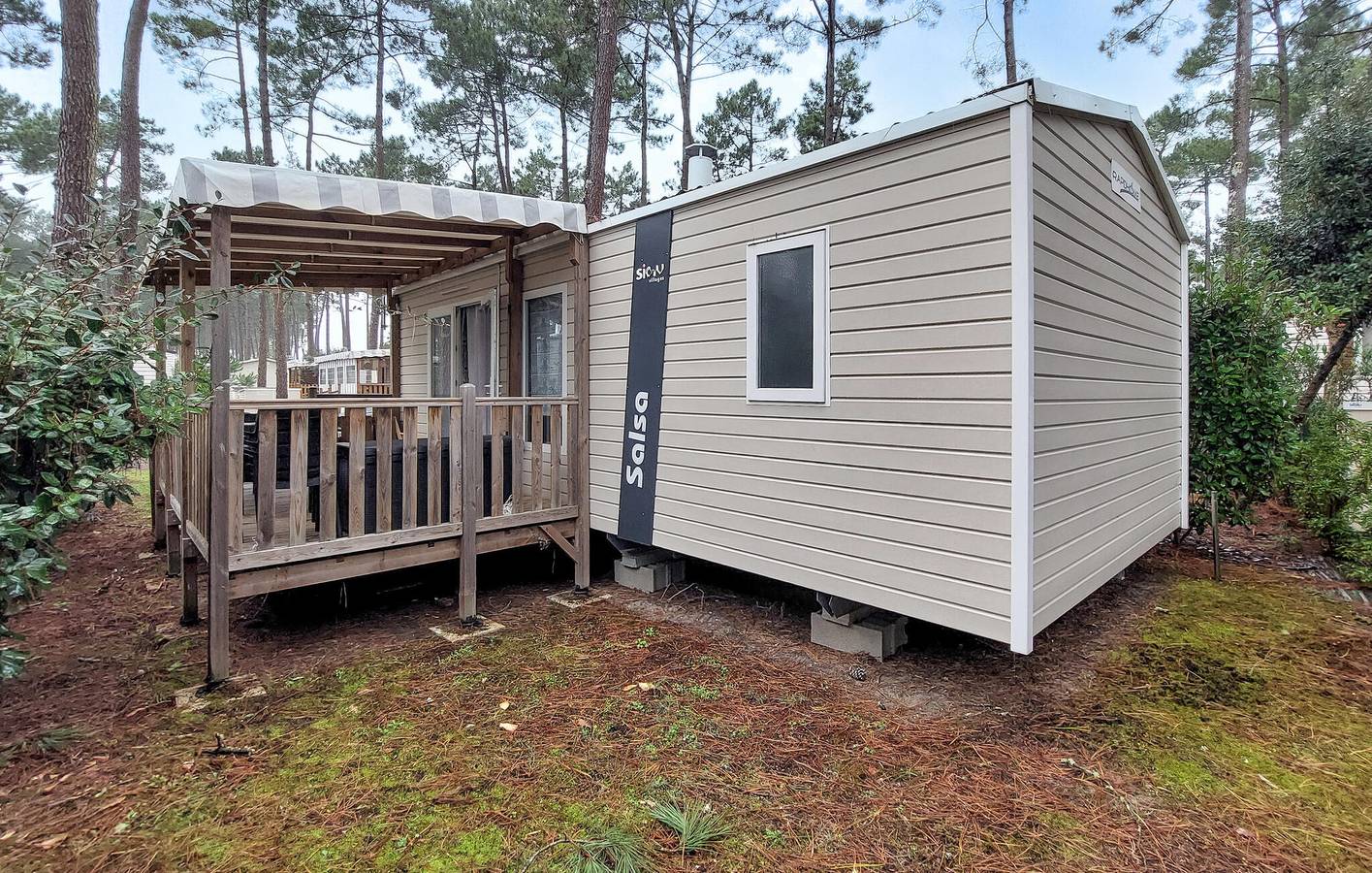Cozy Mobile Home with Garden & Parking, 200m to Dune Seule Bouchée in Saint-Julien-en-Born, Côte d’Argent