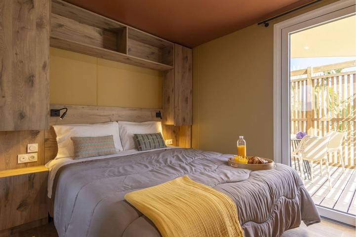 Mobil home pour 4 personnes, avec piscine ainsi que terrasse et jardin, adapté aux familles à Saint-Crépin-et-Carlucet - 3