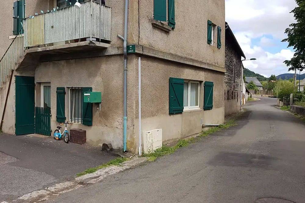 Ganze Wohnung, Homerez - Gemütliches Studio in Aydat mit Klimaanlage auf 26 m² in Aydat, Regionaler Naturpark Volcans d'Auvergne