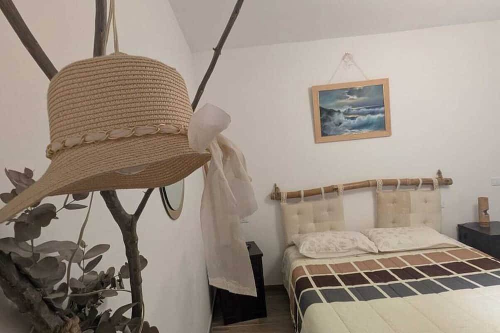 Appartamento intero, Accogliente e tranquillo alloggio in centro a due minuti dal mare ligure. in Vallecrosia, Riviera di Ponente