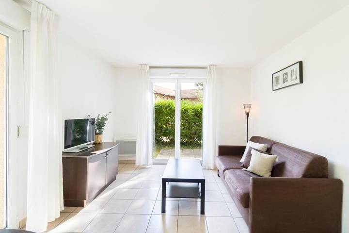 Location de vacances pour 8 personnes, avec piscine et terrasse, animaux acceptés à Marcy-l'Étoile - 3