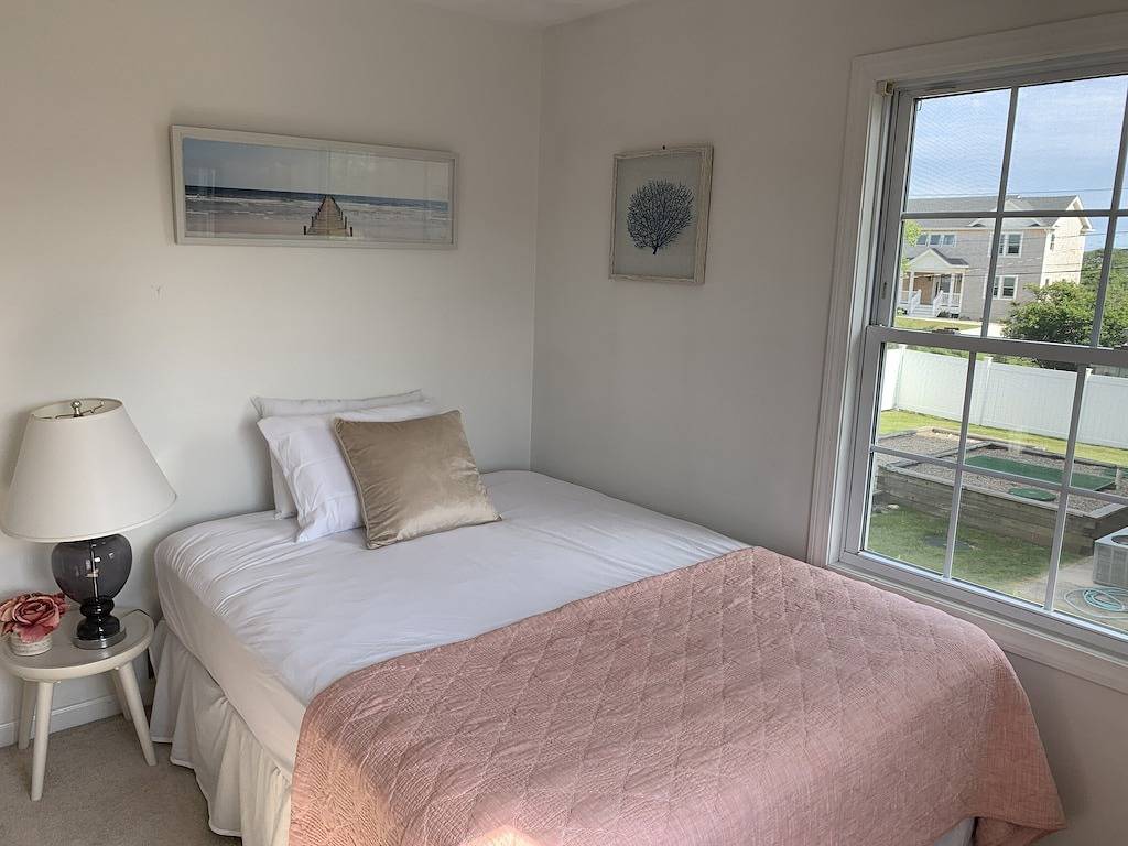 2 Br Beach Condo, 1 block from Ocean! in Narragansett, Washington County (RI)