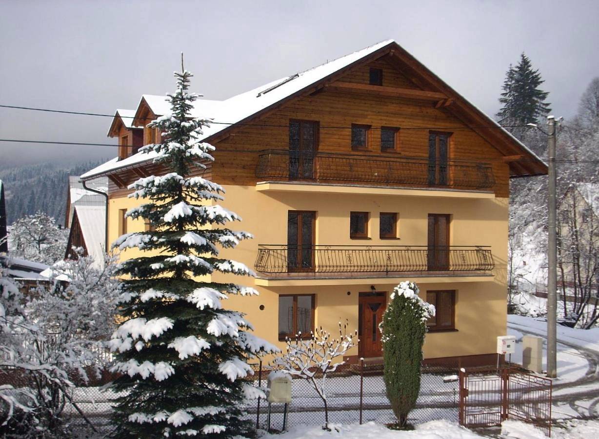 Two-Bedroom Apartment in Oščadnica, Eslovaquia Central