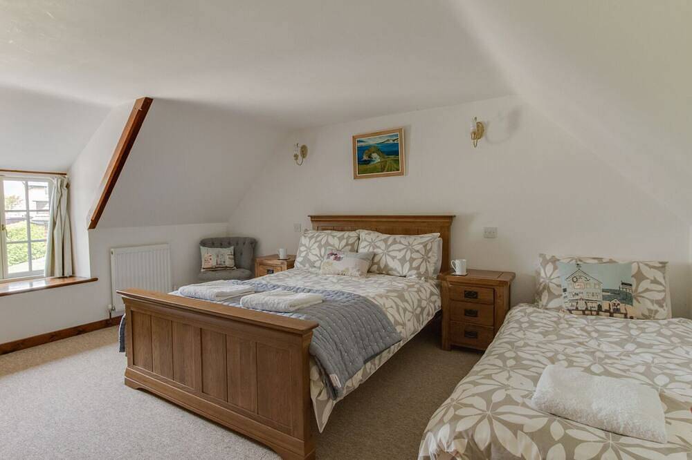 Little Forge, romantic, with open fire in West Lulworth in Lulworth Cove, Dorset