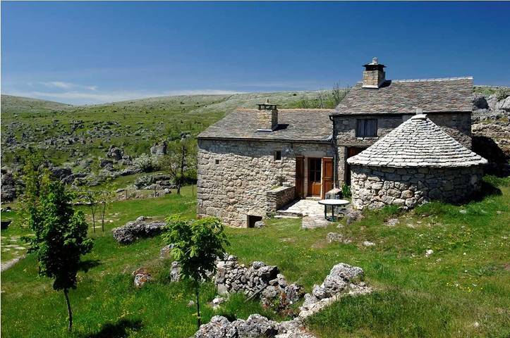 Gîte pour 2 personnes, avec Jardin et Vue dans Bassurels