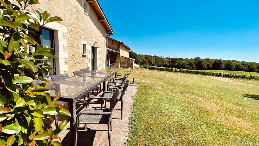 Maison de vacances « Gîte Canteloup » avec piscine partagée, terrasse et Wi-Fi in Saint-Caprais-de-Bordeaux, Région de Bordeaux