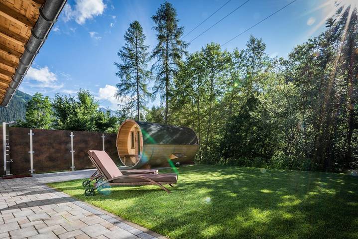 Ferienwohnung für 4 Personen, mit Balkon und Terrasse sowie Garten und Sauna in Bach