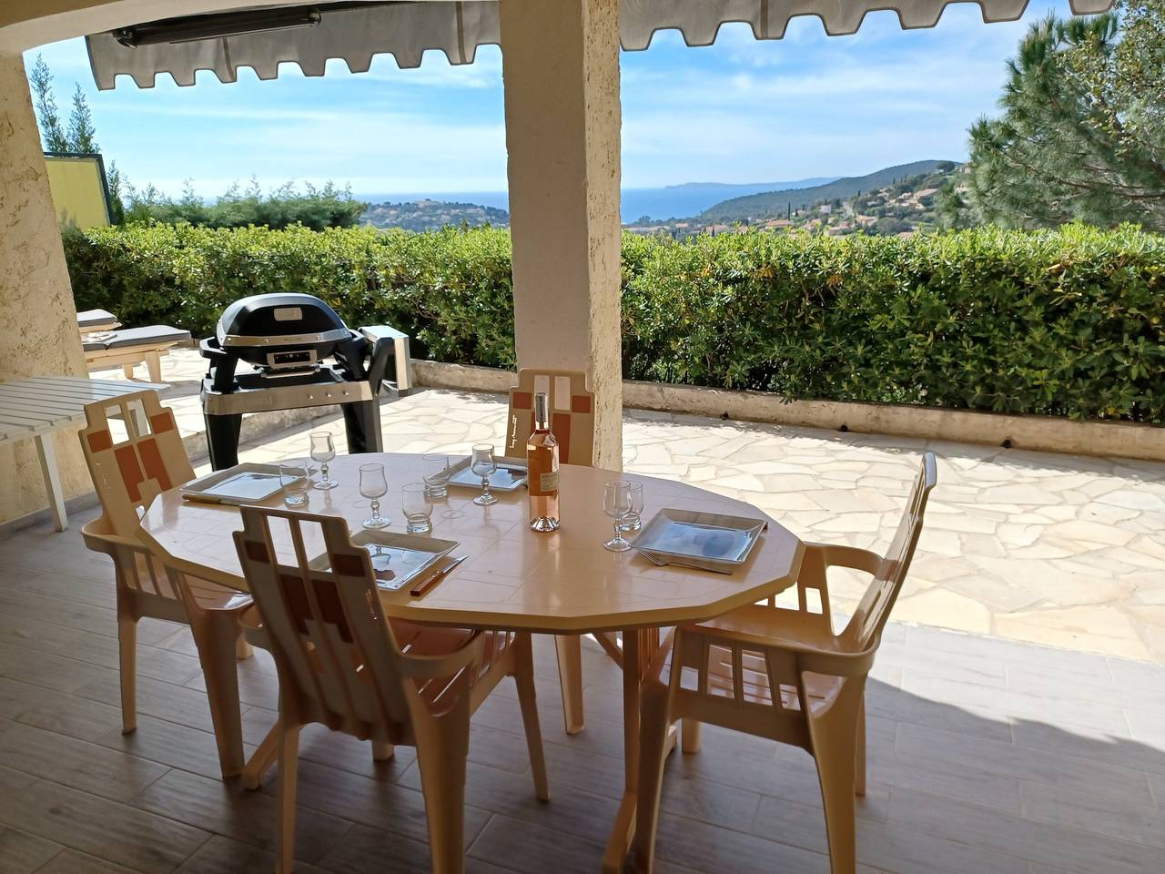 Appartement entier, Appartement 'Appart Rez De Jardin Vue Mer' avec vue sur mer, terrasse privée et Wi-Fi in Cavalaire-sur-Mer, Côte méditerranéenne (France)