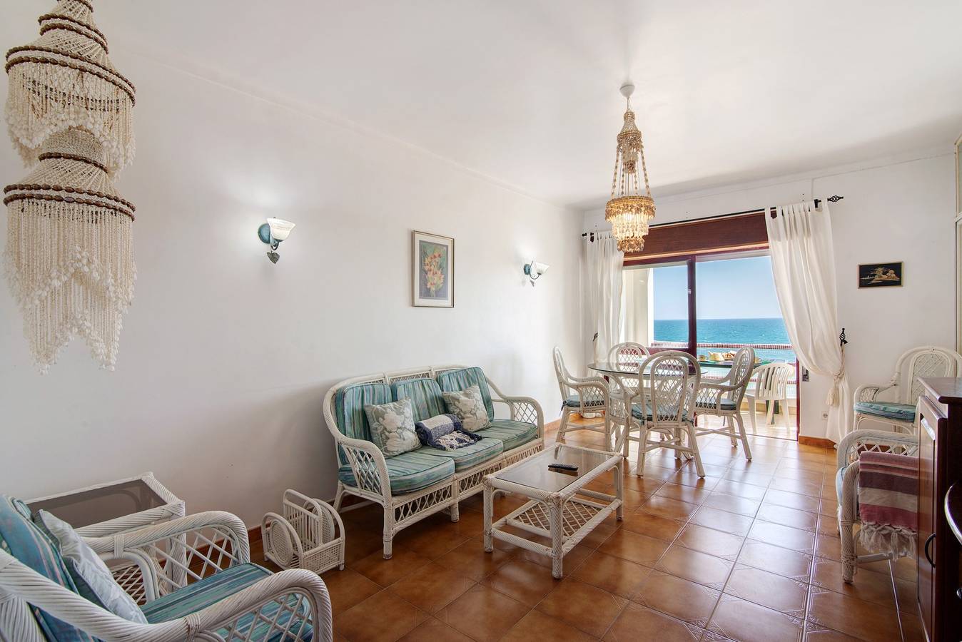 Ganze Wohnung, Ferienwohnung 'Beachfront T2' mit Meerblick und Gemeinschaftspool in Cavacos, Quarteira