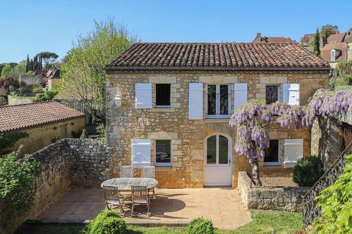 Location de vacances pour 4 personnes, avec jardin ainsi que vue et piscine, animaux acceptés à Domme - 2