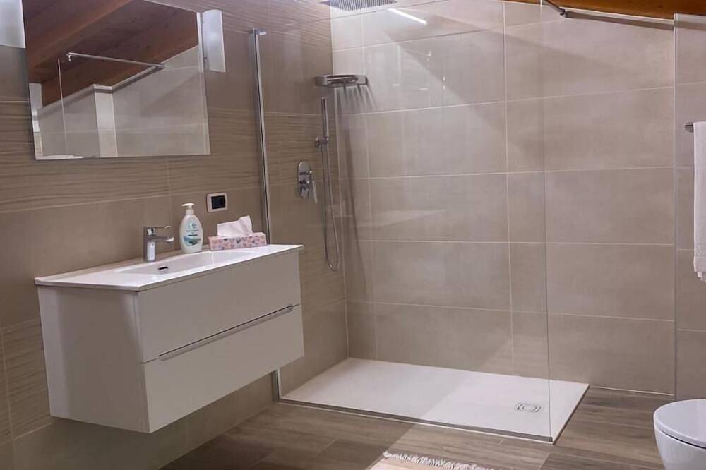 Hel lejlighed, Residence Villa Gianna Three-room attic apartment with lake view for 4 people in Limone sul Garda, Garda-Fjellene