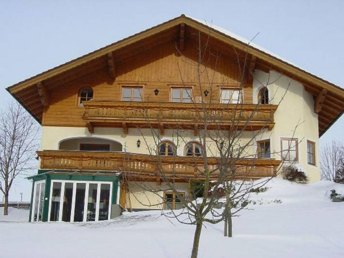 Ferienwohnung für 5 Personen, mit Balkon und Terrasse sowie Garten und Sauna am Mondsee