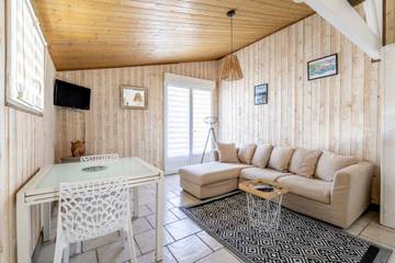 Log Cabin for 2 People in La Faute-sur-Mer, Pays de la Loire, Photo 4
