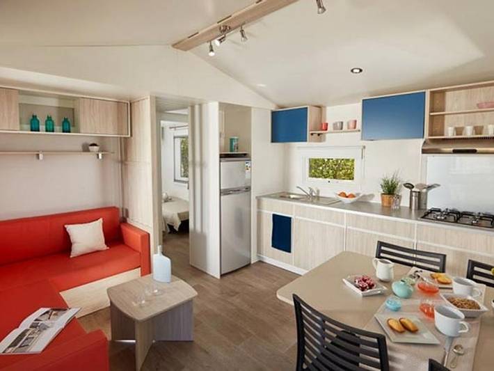 Mobil home pour 8 personnes, avec bassin pour enfant à Ambon - 3