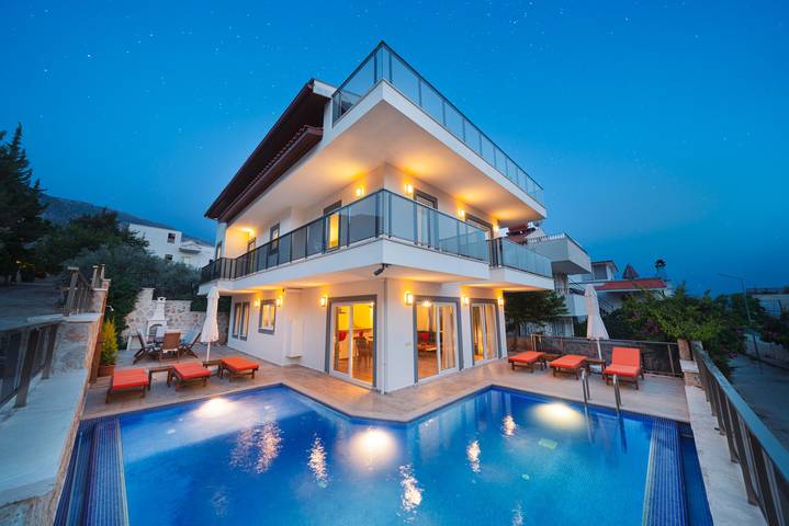 Ferienhaus für 10 Personen, mit Pool und Balkon in Kalkan