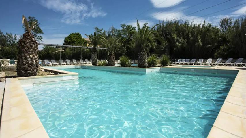 Appartement de vacances pour 7 personnes, avec Terrasse ainsi que Jardin et Sauna à Arles