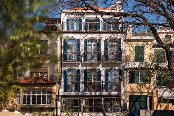 Apartamento de férias para 3 pessoas, com vista e varanda e ainda piscina no Funchal