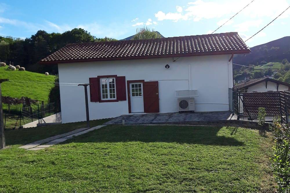 Belle Maison Basque in Banca, Bayonne region