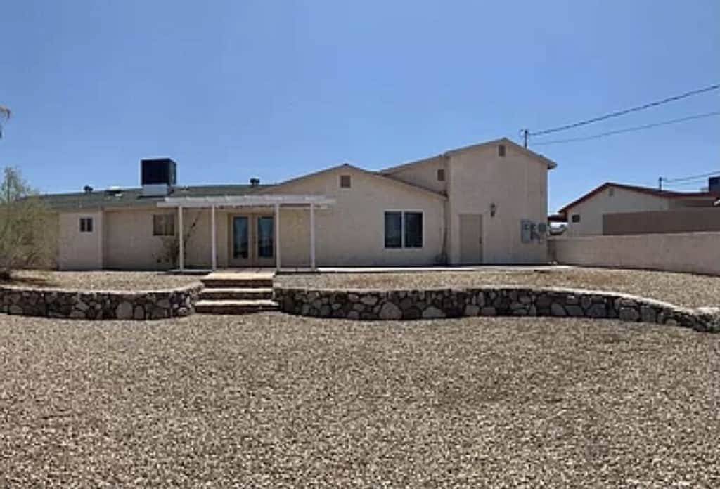 Cheerful 3 bedroom home with Rv Garage Parking in Lake Havasu City, Mohave County