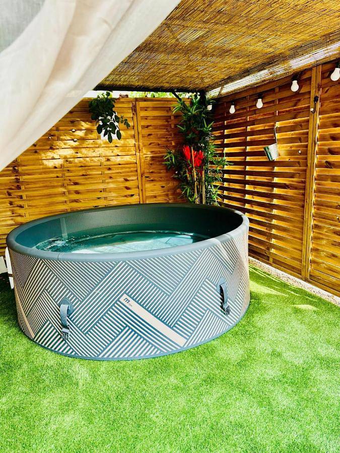 Location de vacances pour 5 personnes, avec Jacuzzi ainsi que Terrasse et Jardin à Cormoranche-sur-Saône