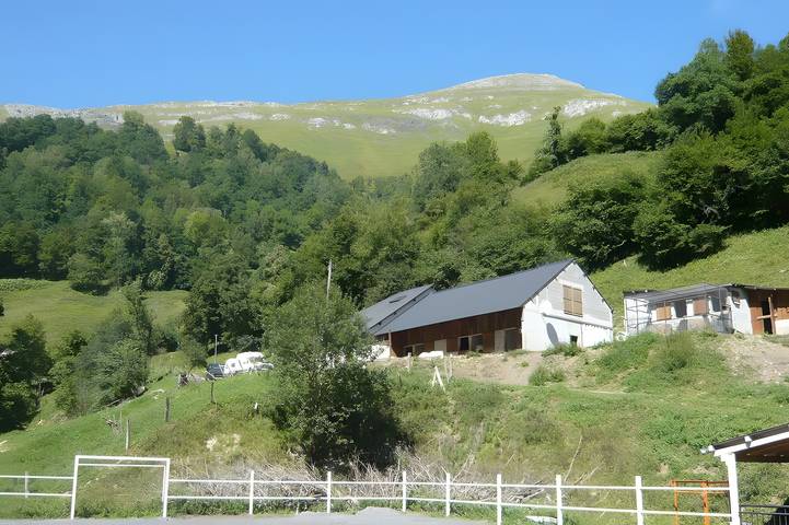Location de vacances pour 8 personnes, avec jardin ainsi que sauna et jacuzzi, adapté aux familles dans vallée d'Aspe - 3