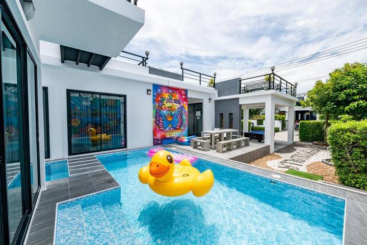 Vakantiehuis voor 11 personen, with tuin and kinderzwembad as well as uitzicht and zwembad, kindvriendelijk in Hua Hin