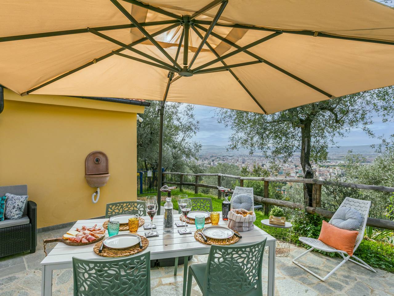 Acogedor apartamento con aparcamiento, aire acondicionado, jardín, piscina y WiFi | Cerca de Quinto Quarto Osteria in Sesto Fiorentino, Provincia De Firenze