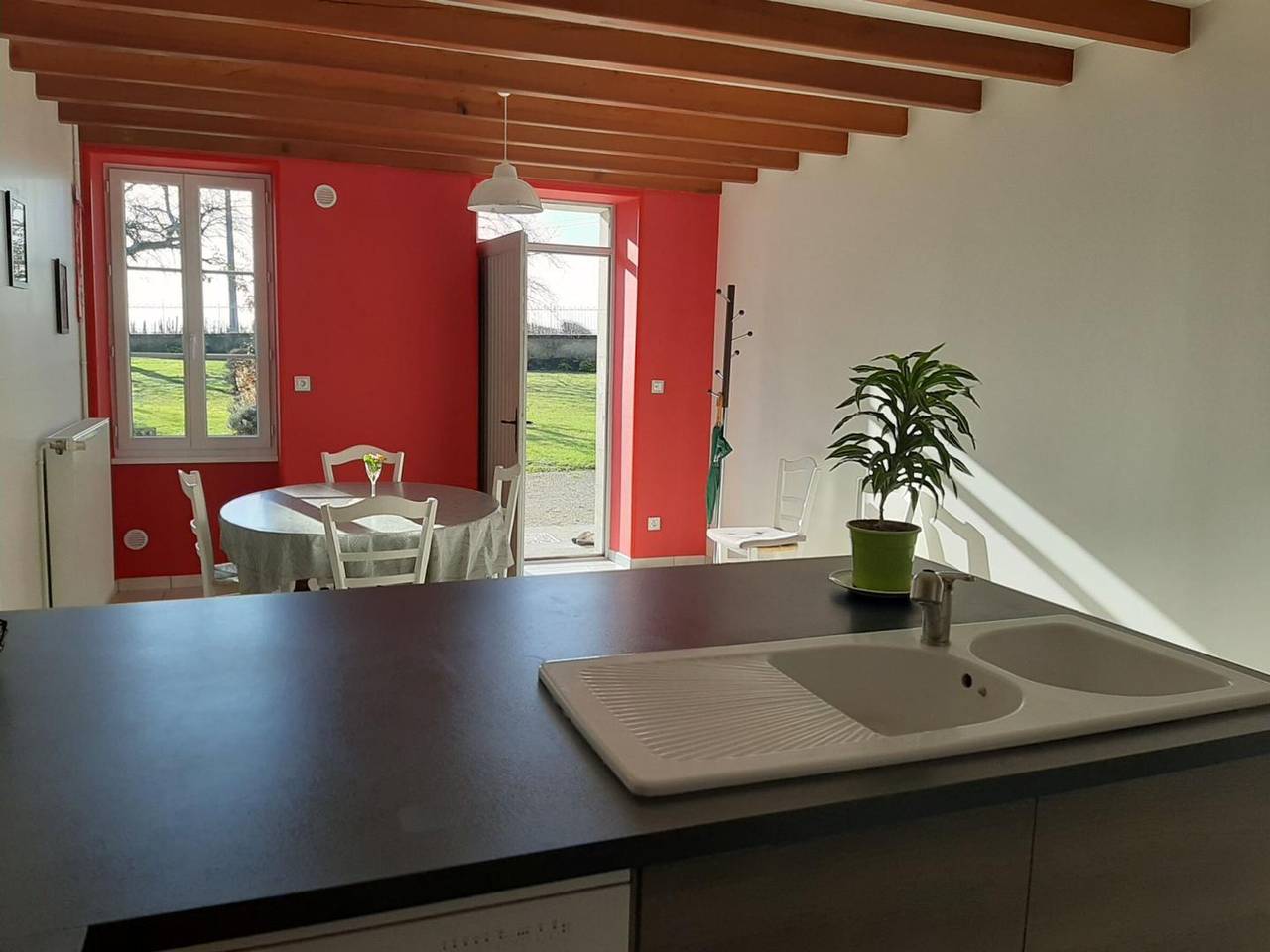 Gîte Xviiie rénové avec grand jardin, au cœur du vignoble de Cognac in Lignières-Ambleville, Charente